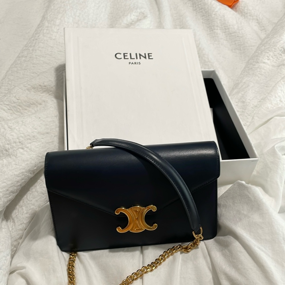100% authentic Celine Wallet on a Chain 100% Calfskin leather. Color NAVY BLUE